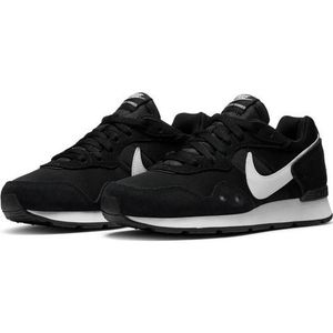 Nike Venture Runner Dames Sneakers - Black/White-Black - Maat 36.5