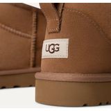 UGG - Classic Ultra Mini - Enkellaarsjes - Zwart - Sheepskin