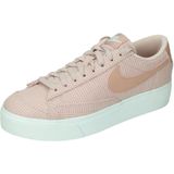 Nike blazer low platform ess in de kleur roze.