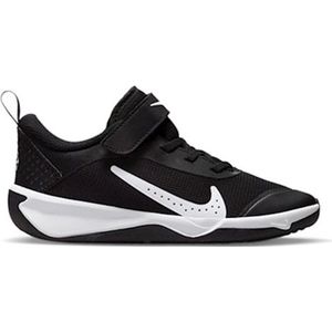 Nike Omni Multi-Court Schuh für jüngere Kinder - Schwarz