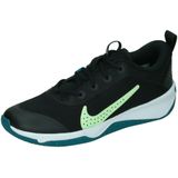 Nike omni multi-court in de kleur zwart.