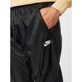Nike windrunner mens woven pant in de kleur zwart.