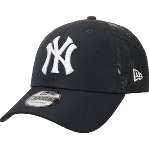 9Forty Half Monogram Yankees Pet by New Era Baseball caps