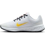 Nike Revolution 6 Nn (Gs) Sneakers voor jongens, White Sea Coral Gridiron Laser Oran, 36.5 EU