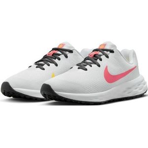 Nike revolution 6 in de kleur wit.