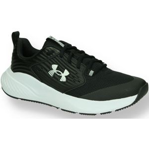 Under armour charged commit tr 4 in de kleur zwart.