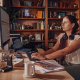 Poly Headset Voyager Focus 2 UC - USB-C zonder oplaadstation (Draadloze, Bedraad, USB-C), Kantoorheadset, Zwart
