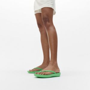 FitFlop - iQushion Ergonomic Flip-Flops - Pop Green - Rubber - Waterbestendig
