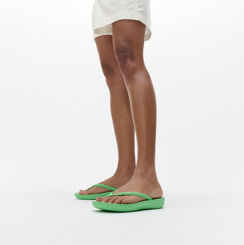FitFlop - iQushion Ergonomic Flip-Flops TPU - Slippers - Pop Green - Waterbestendig