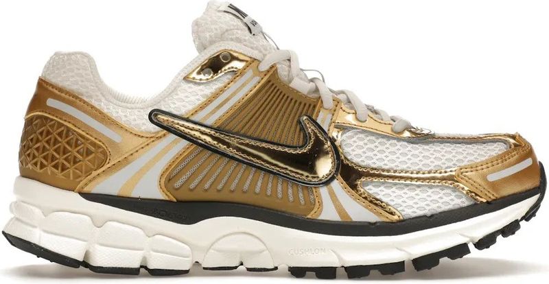 Nike - Zoom Vomero 5 - Hardloopschoenen - Metallic Gold - Ademend Mesh Bovenwerk