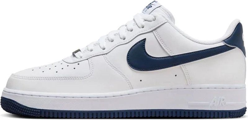 Nike - Air Force 1 07 - Basketbalschoenen - Wit - Navy Blauwe Details