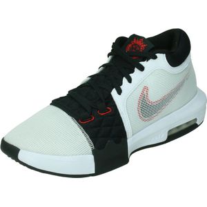 Nike lebron witness 8 basketball sh in de kleur wit.