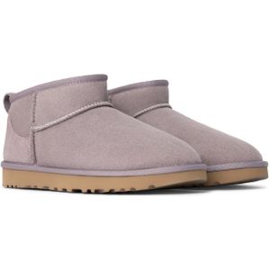 UGG - Classic Ultra Mini - Enkellaarsjes - Zwart - Schapenleer