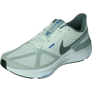Nike structure 25 in de kleur wit