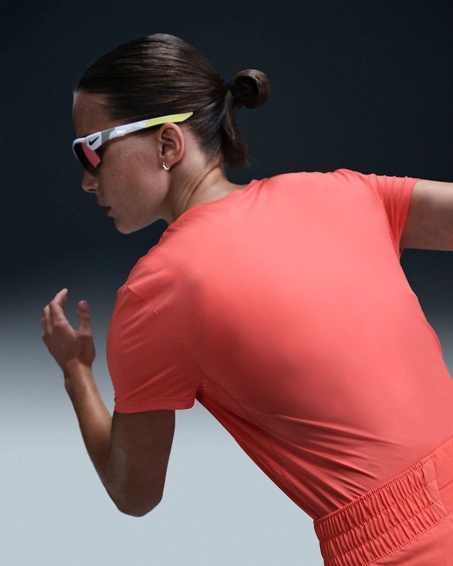 Nike - One Swoosh - T-shirt - Dames - Dri-FIT, Lichtgewicht, Ademend