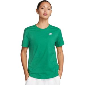 Nike sportswear club essential t-shirt in de kleur groen.