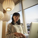 Poly Voyager Free 20 Gray Earbuds +Basic Charge Case