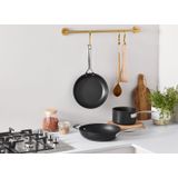 Le Creuset - Essential Non-Stick Ceramic - Pannenset - Koekenpan Ø 24 cm en Sauteuse Ø 28 cm - Keramische Antiaanbaklaag