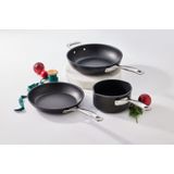 Le Creuset - Essential Non-Stick Ceramic - Pannenset - Koekenpan Ø 24 cm en Sauteuse Ø 28 cm - Keramische Antiaanbaklaag