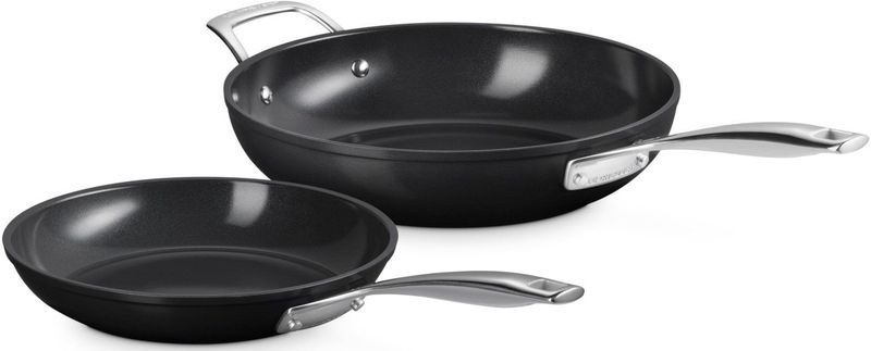 Le Creuset - Essential Non-Stick Ceramic - Pannenset - Koekenpan Ø 24 cm en Sauteuse Ø 28 cm - Keramische Antiaanbaklaag