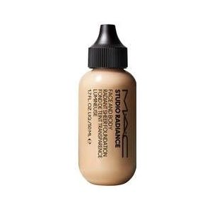 MAC Cosmetics Studio Radiance Face and Body Radiant Sheer Foundation Lichte make-up voor gezicht en lichaam Tint C1 50 ml