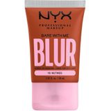 NYX - Bare With Me Blur - Foundation - Nutmeg - Medium Dekking - Blur-effect