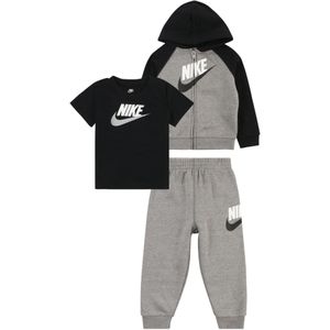 Nike - Set - Zwart - Sweatshirt met Capuchon en Ritssluiting - T-shirt en Broek