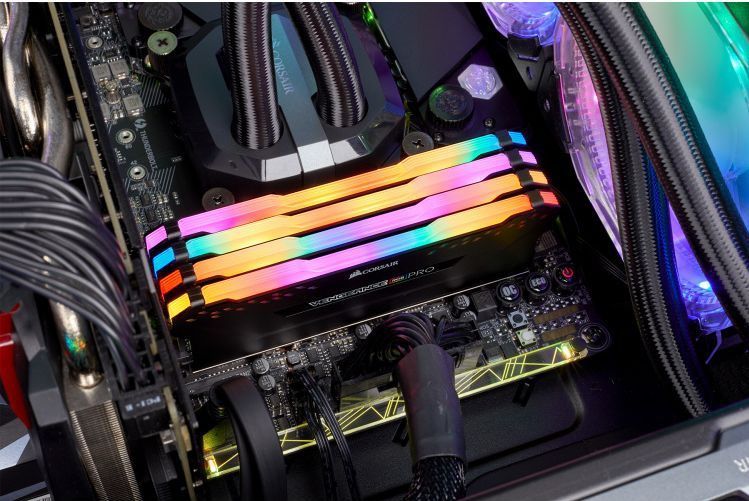 Corsair - RAM geheugen - CMW64GX4M4D3600C18 - 64GB - DDR4 - 3600MHz - 4 x 16GB - RGB