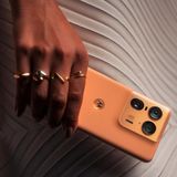 Lenovo motorola edge 50 ultra - Peach Fuzz Qualcomm® Snapdragon™ 8s Gen 3 Prozessor (3,00 GHz )/Android 14/1 TB