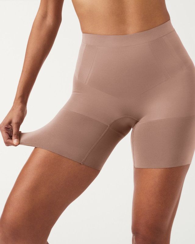 SPANX OnCore sterk corrigerende Mid-Thigh short donkerbeige