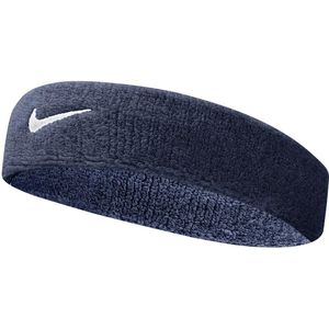 Nike hoofd zweetband in de kleur marine/wit.