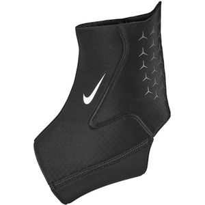 Nike - AA8 - Kruisbeschermers - Zwart/Wit - Lichtgewicht Ariapren, Voorgevormd Design
