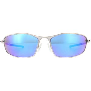 Oakley Wrap Mens Satin Chrome Prizm Sapphire Iridium gepolariseerde zonnebril | Sunglasses