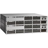 Cisco - Catalyst 9300L C9300L-24P-4G-E - Switch - Zilver - 24 Poorten, 4 Gigabit Ethernet Uplinks