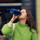 The Aerolight Transit Mug | 0.47L | Metallisch Blau | Royal Blue Metallic | Stanley 1913