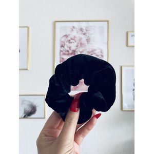 Velvet black scrunchie | zwart