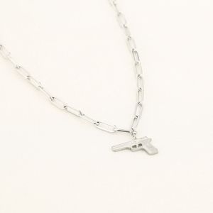 Ketting - Michelle - Schakel - Trendy Ketting Met Pistool Bedel- Zilver - Stainless Steel - Korte Ketting