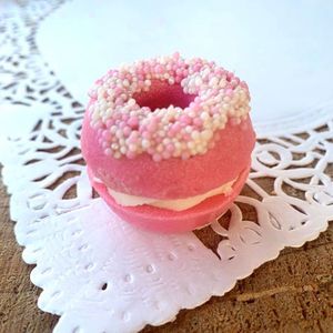 Franse Fondant donut bruistablet 6x40 g Aardbei voor in bad, om uw huid te hydrateren