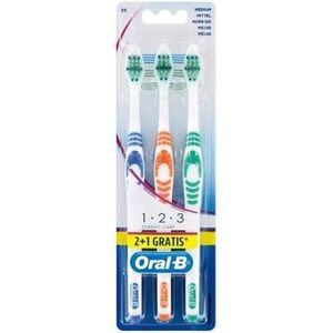 Oral-B Handmatige tandenborstel, ergonomische handgreep, maximaal comfort en controle, bereikt de zwaarste gebieden, effectieve reiniging, zachte borstelharen, maat 3 stuks, Multicolor