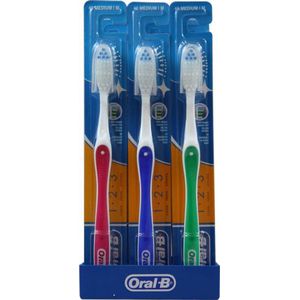 Oral B 1-2-3 Tandenborstel 40 Medium Voordeelverpakking - 12 stuks
