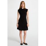 Morgan - Jurk - Zwart - Mouwloos - Opstaande Kraag - Gebreid Ontwerp