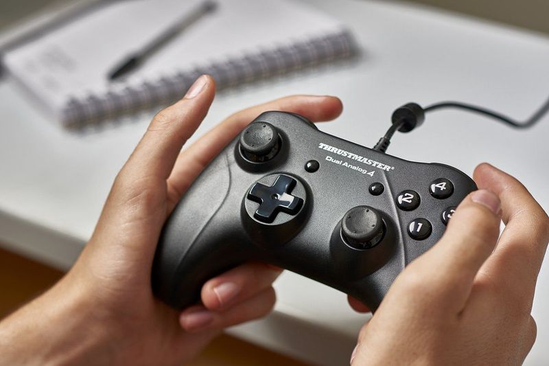 ThrustMaster - Gamepad Dual Analog 4 - Zwart - 12 Knoppen