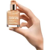 Clarins Foundation Skin Illusion Velvet Make-up Serum mit mattem Finish 105N