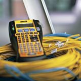 Dymo - Rhino 5200 - Labelprinter - Geel - Draagbaar - Inclusief Koffer