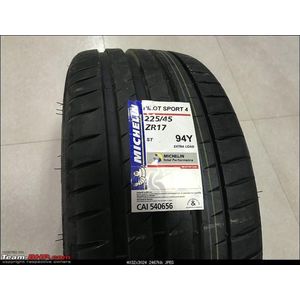 Michelin - Pilot Sport 4 - Zomerband - 295/40 R19 - Hoogwaardige Prestaties