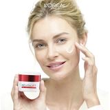 L'Oréal Paris Feuchtigkeitsspendende Tagescréme für Frauen: sorgt für ein strafferes Hautbild & stärkt die Hautschutzbarriere mit Pro-Elastin & Bienenwachs (Cera Alba)Revitalift, 1x 50ml