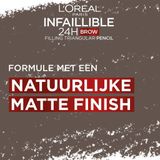 L'Oréal Paris Augenbrauenstift mit herausdrehbarer Dreiecksspitze für definierte und natürliche Augenbrauen, Infaillible Brows 24h Brow Filling Triangular Pencil, Nr. 8.0 Light Cool Blonde