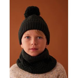 Jongensset met muts + snood + wanten/handschoenen van kabelbreiwerk dennen