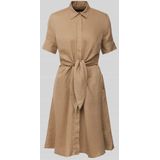 Knielange linnen jurk met strikceintuur, model 'WAKANA'