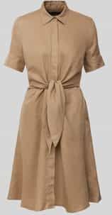 Knielange linnen jurk met strikceintuur, model 'WAKANA'